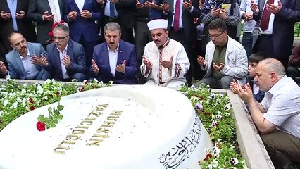 BBP Genel Başkanı Destici, Bayram Namazını Taceddin Dergâhı'nda Kıldı