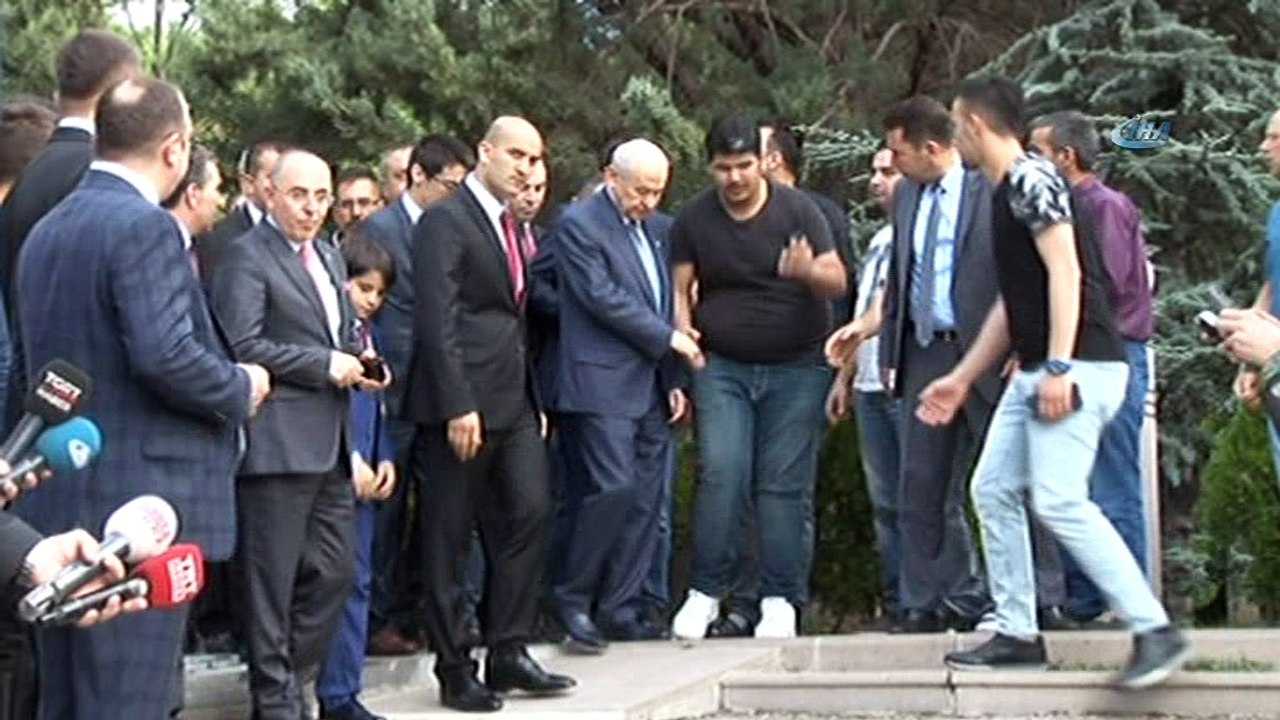 MHP Genel Başkanı Bahçeli Suruç’taki saldırıya ilişkin: “Bu olay her yönüyle üzücü. Bir siyasi milletvekili ve ailesine yönelik bir saldırı. Bu çok yönlü incelenmeli”