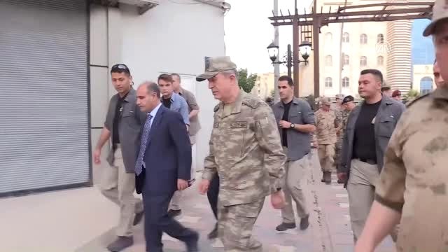 Genelkurmay Başkanı Akar Bayram Namazını Cizre'de Kıldı