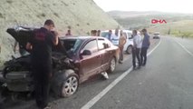 Adıyaman Besni'de 2 Otomobil Çarpıştı: 10 Yaralı