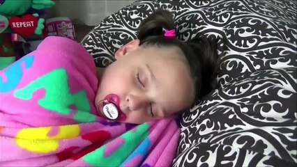 Annabelle Copies Victoria & Freak Daddy Pranks Toy Freaks Family Hidden Egg