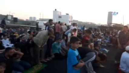Gazzeliler Bayram Namazını Sınırda Kıldı