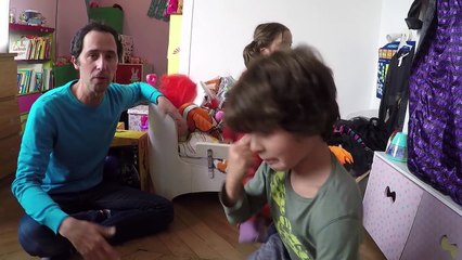 VLOG - CHASSE AUX BONBONS avec UN CLOWN - HALLOWEEN - TRICK or TREATS
