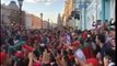 الجماهير المغربية تحتفل مع الروس بعد إنتصارهم على المنتخب السعودي، روسيا 2018