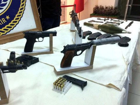 Saz Kılıfı ve Gitar Kutusundan Roket Başlığı, Silah ve Mühimmat Çıktı