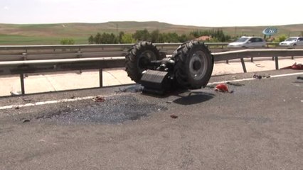 Güney Koreli Kafileyi Taşıyan Otobüs ile Traktör Çarpıştı: 1 Koreli Toplam 3 Yaralı