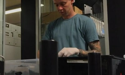 Pemain Senior Timnas Eslandia Bekerja di Pabrik Garam