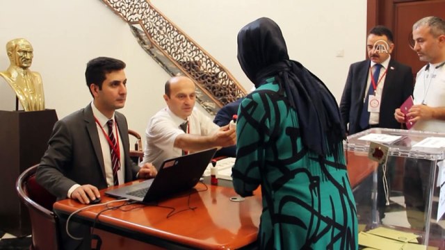 Sudan'da seçmenler sandık başında - HARTUM