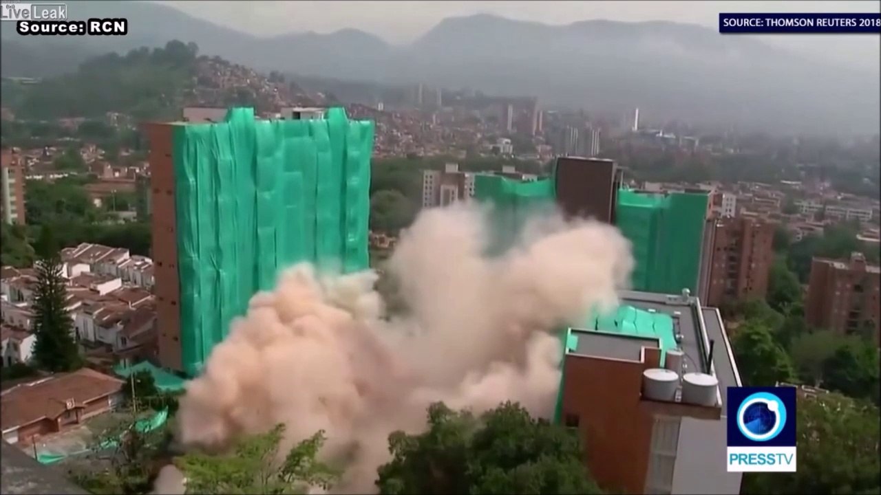 Démolition impressionnante d'un immeuble de 54 mètres à Medelin