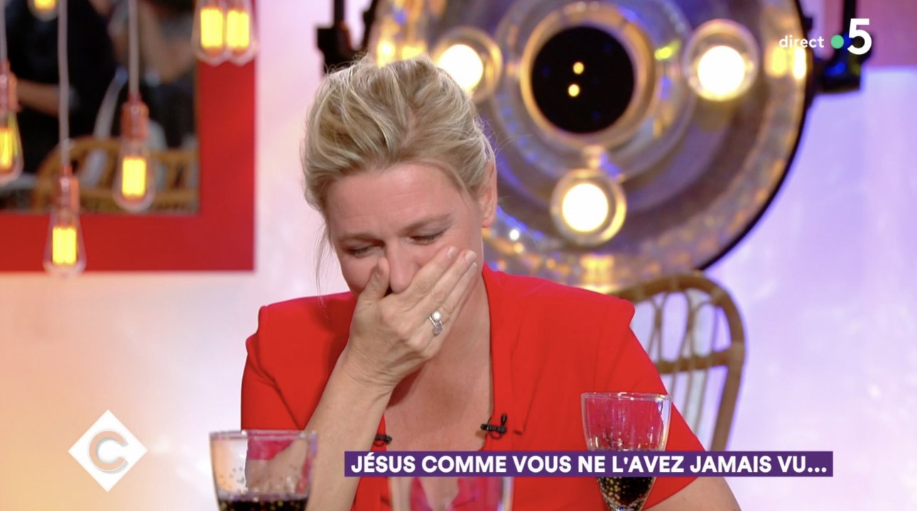 Anne-Elisabeth Lemoine spoile le film de ses invités ! (C à vous) - ZAPPING TÉLÉ DU 15/06/2018