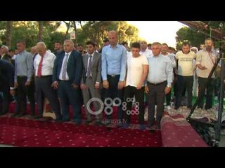 Ora News - Besimtarët myslimanë festojnë Fitër Bajramin. Ora News ju uron Gëzuar