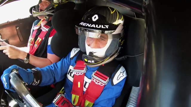 VÍDEO: una leyenda y dos pilotos de F1 divirtiéndose con el Renault R.S. 01