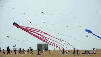 CAPBRETON -  cerfs-volants sur la plage Notre-Dame