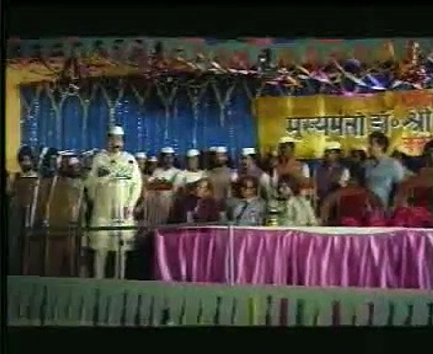 लगभग 35 वर्ष पहले एक सिनेमा में स्वर्गीय राजेश खन्ना ने एक चुनावी सभा में भाषण दिया था। उसे अगर लोग समझ गए होते या अभी भी समझ जायें, तो राजनीति में सही लोग आयेंगे और देश का भला हो जाएगा।