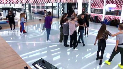 abrazo entre Aitana y Cepeda | 3 de noviembre|