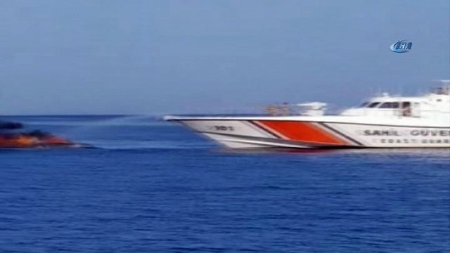 Tekne alev alev böyle yandı...12 metrelik tekne küle döndü