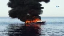 Tekne alev alev böyle yandı...12 metrelik tekne küle döndü
