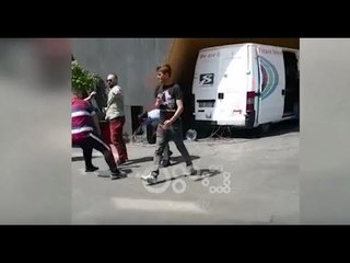 Ora News - Qëlloi me vezë Erion Veliajn, procedohet penalisht 21-vjeçari