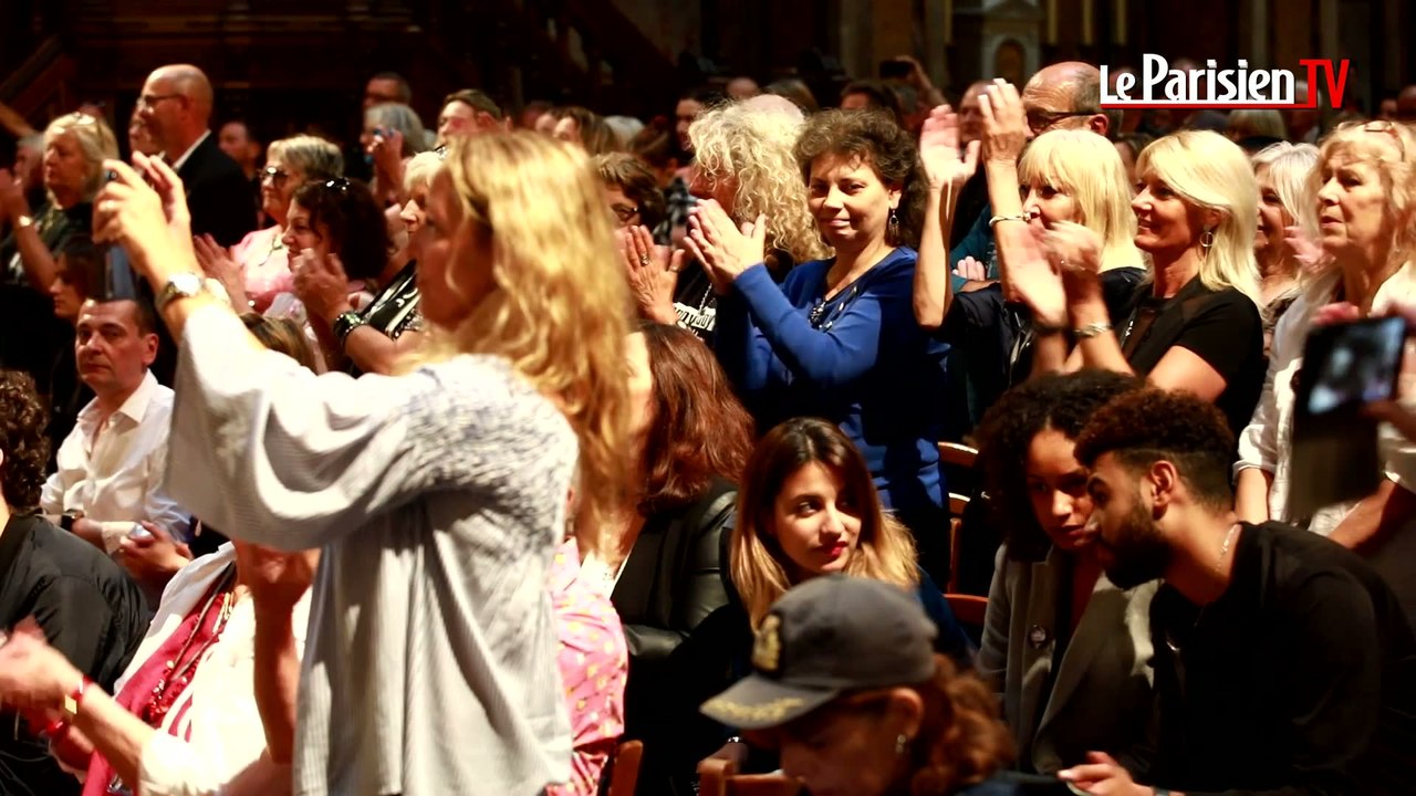 Johnny Hallyday : 1200 fans pour l'anniversaire posthume à la Madeleine
