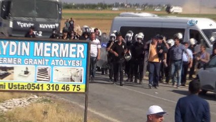 Mezarlığa yürüyen guruba polis müdahalesi