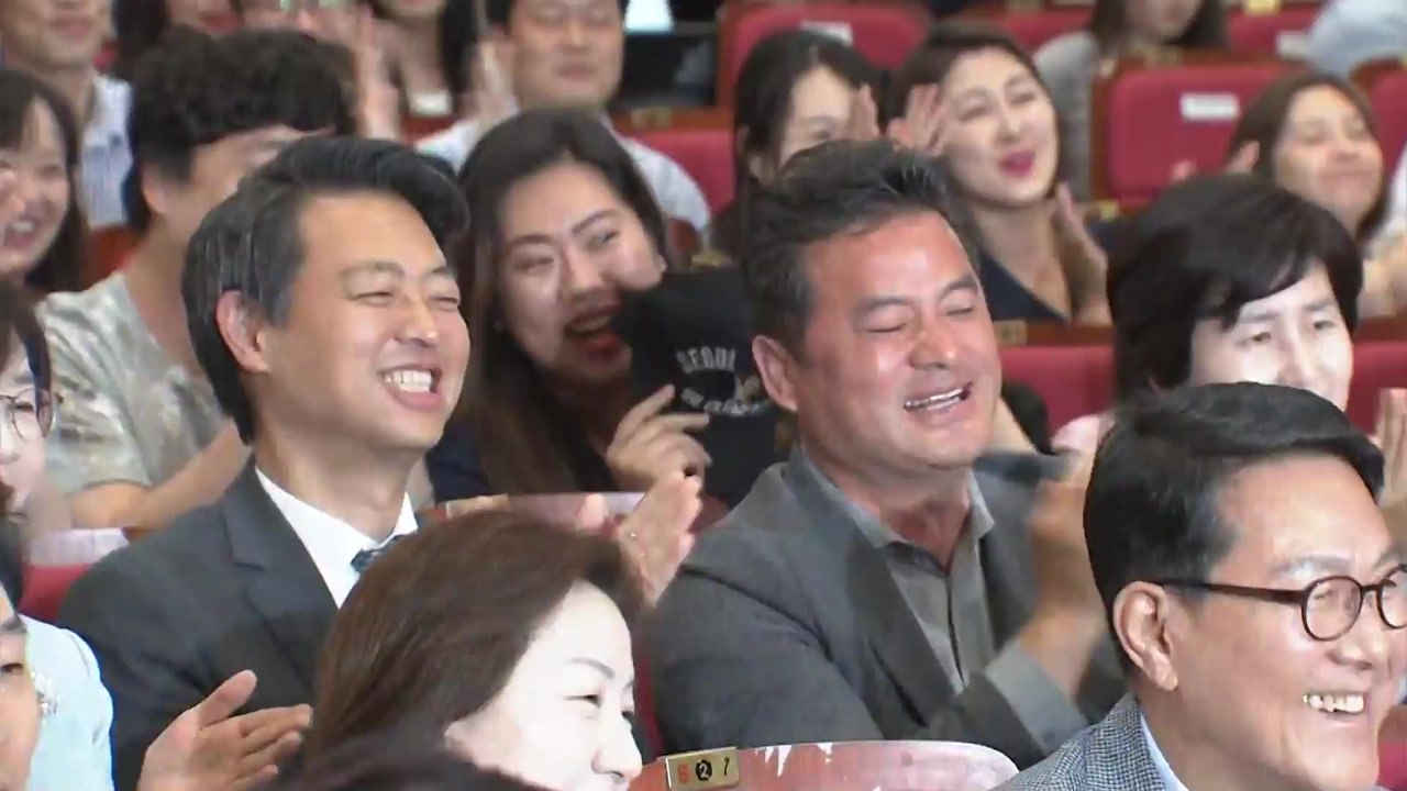민주당, 압승 예측에 '환호'..."개표 결과도 같을 것" / YTN