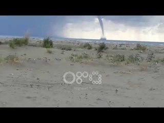 Ora News - E pazakontë/ Tornadoja godet plazhin e Levanit në Fier