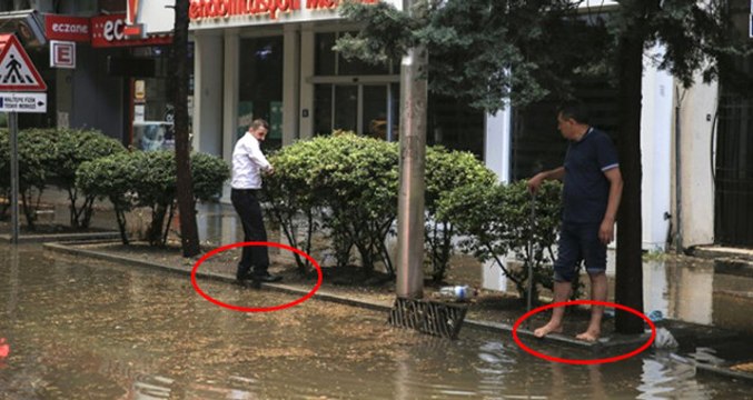 Aniden Bastıran Sağanak Yağış Ankara'da Sokakları Göle Çevirdi