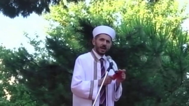 Besimtaret muslimane festojne fiter bajramin