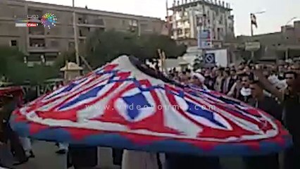 محافظ بنى سويف يقدم الكحك والبسكويت للمواطنين