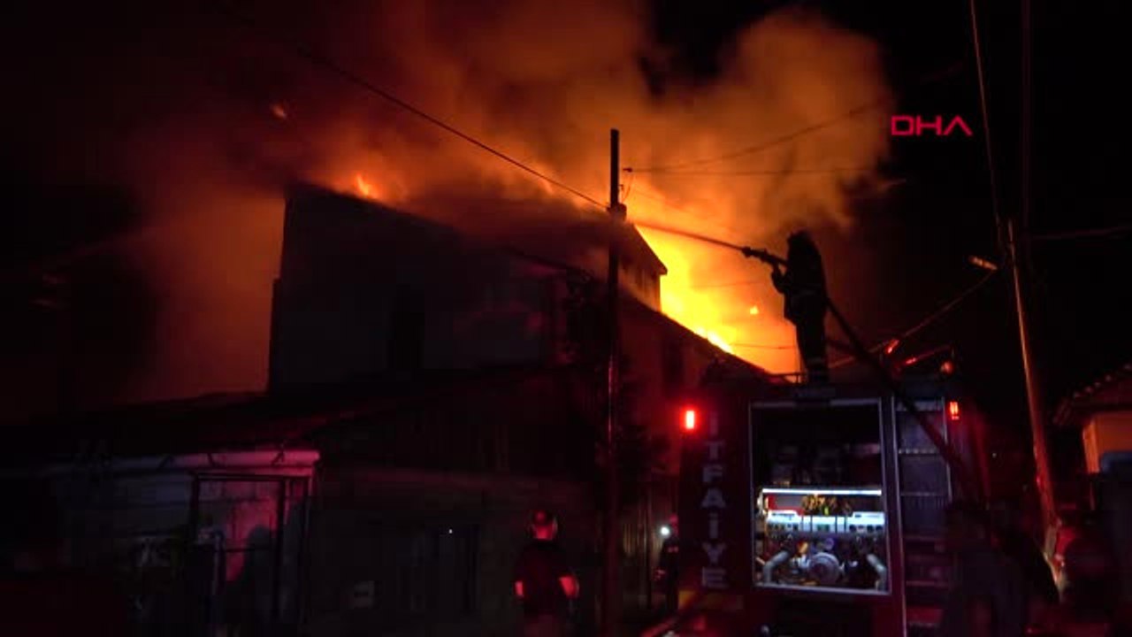 Bolu Odunluktan Çıkan Yangın, Bayram Günü 3 Aileyi Evsiz Bıraktı Hd
