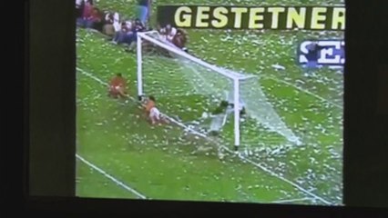 "Tiren papelitos", la muestra que revive el horror y la fiesta del Mundial 78