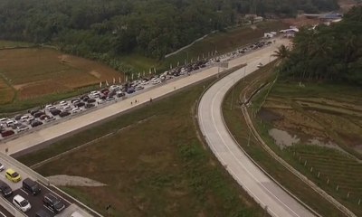 Hari Kedua Lebaran, Lalu Lintas di Exit Tol Salatiga Macet