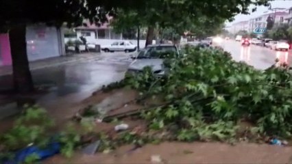 Erbaa'da sağanak yağış ve fırtına maddi hasara neden oldu