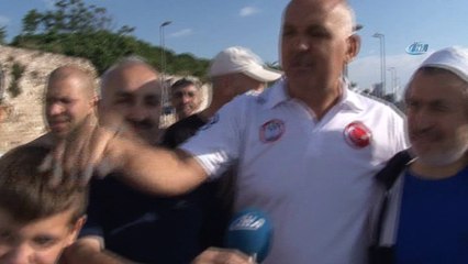 40 yıldır denizde bayramlaşıyorlar