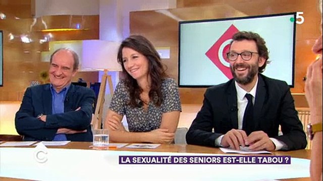 La question très osée d'Anne-Elisabeth Lemoine à une invitée dans C à vous sur France 5 - Regardez