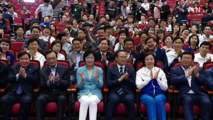 [YTN 실시간뉴스] 여당, 선거 압승...문 대통령 "자만 않겠다" / YTN
