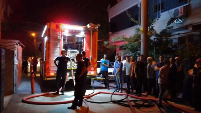 Patlayan buzdolabından çıkan yangın evi harabeye çevirdi