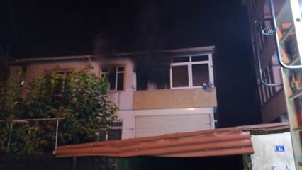 Patlayan Buzdolabından Çıkan Yangın Evi Harabeye Çevirdi