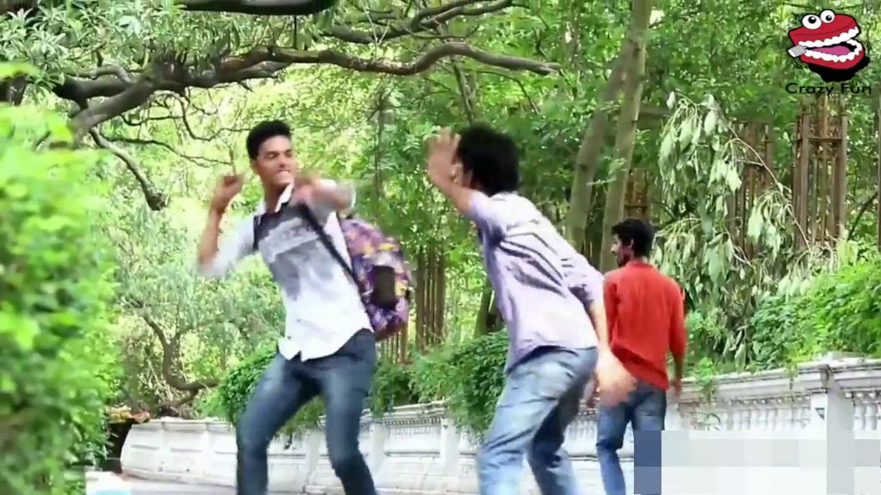 देखिए अनजान लोगो को थप्पड़ मारने की ऐसी एक्टिंग, फिर हुई मजेदार घटना