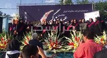 گروه سرودی که به گفته ی شهروندخبرنگار با هماهنگی شهرداری در مصلی تهران و قبل از شروع نماز عید فطر در حال اجرای برنامه بودند که با دخالت یک روحانی این اجرا قطع ش