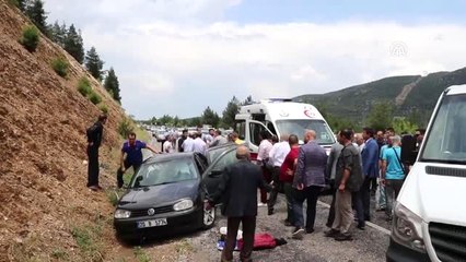 Denizli'de Trafik Kazası - Ekonomi Bakanı Nihat Zeybekci, Yaralılarla İlgilendi