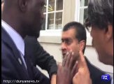 Dunya News- London- Security grabs this person who tried to sneak into Kulsoom Nawaz's room .