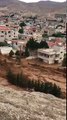 فيديو .. لبنان، سيول في منطقة بعلبك تجرف المنازل والسيارات