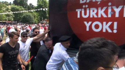 Muharrem İnce'nin otobüsü çamura saplandı