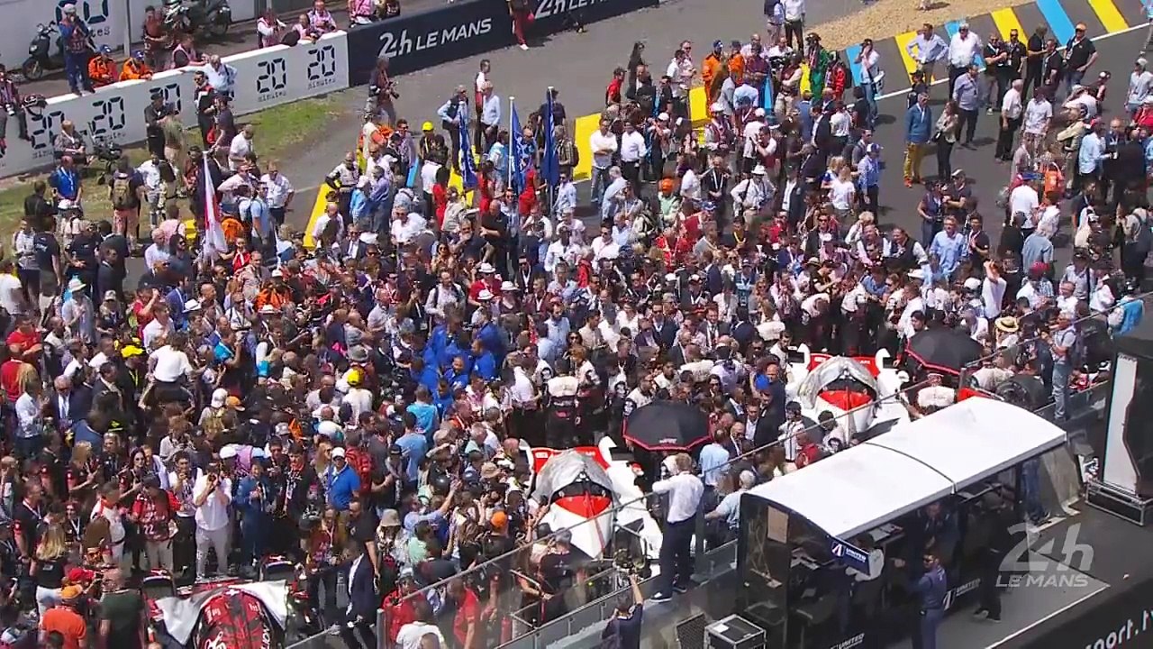 Ambiance sur la grille de départ des 24 Heures du Mans