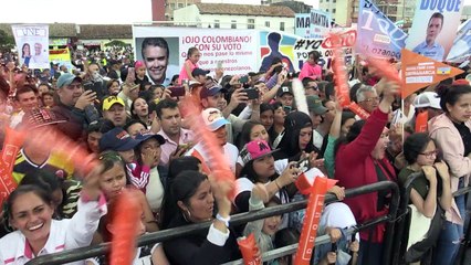 Iván Duque, derechista y favorito en Colombia