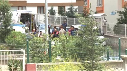 Oğlunu Görebilmek İçin Sokak Ortasında Kafasına Silah Dayadı