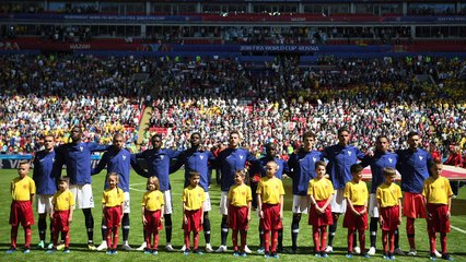 França vence Austrália com estreia do VAR