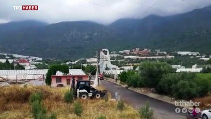 Antalya'da şiddetli yağış seralara zarar verdi