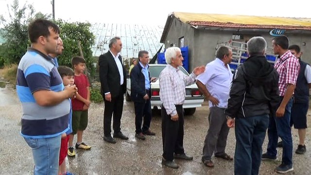 Ceviz büyüklüğündeki dolu, seralarda zarara yol açtı